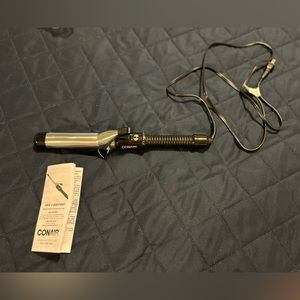 NWOT Conair 1 1/2” curling iron.